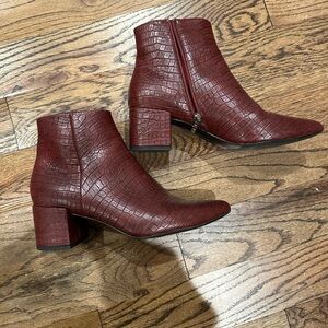 Women's Croc-Embossed Ankle Boots - Burgundy